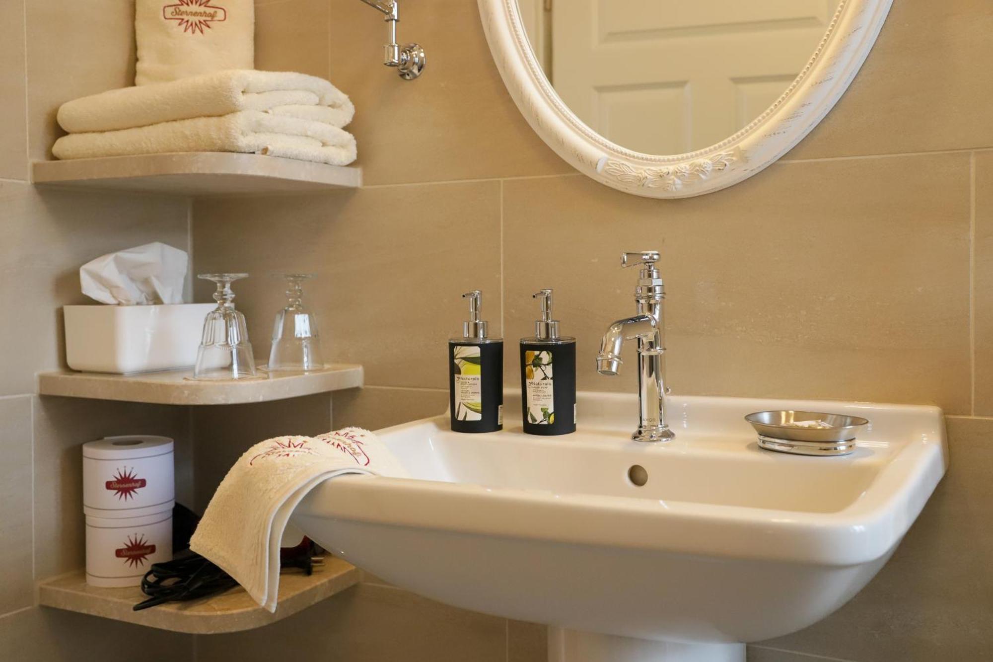 Boutique-Hotel Im Sternenhof Grosskarlbach Esterno foto